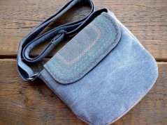 Nebesky modra rouška riflová.