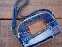 Nebesky modra rouška riflová.