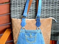 Nebesky modra rouška riflová.