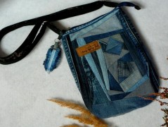 Nebesky modra rouška riflová.