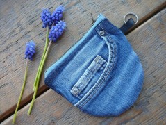 Nebesky modra rouška riflová.