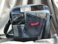 Nebesky modra rouška riflová.