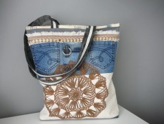 Nebesky modra rouška riflová.