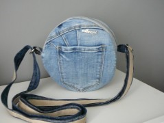 Nebesky modra rouška riflová.