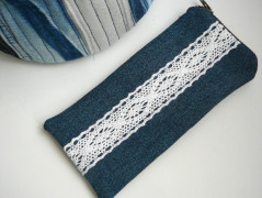 Nebesky modra rouška riflová.