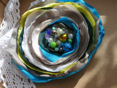 Nebesky modra rouška riflová.