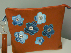 Nebesky modra rouška riflová.