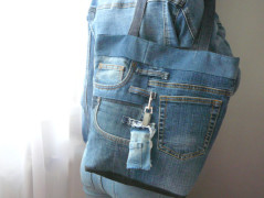 Nebesky modra rouška riflová.