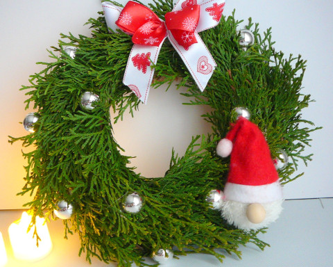 Věnec v tradiční zelené. vánoce věnec 