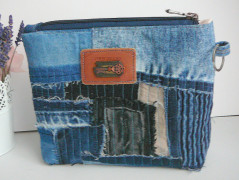 Nebesky modra rouška riflová.