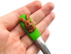 Lžička s autobusem.