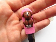 Lžička s autobusem.