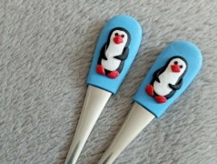 Lžička s autobusem.