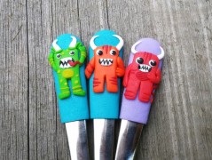 Lžička s autobusem.