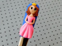 Lžička s autobusem.