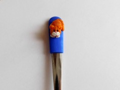 Lžička s autobusem.