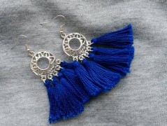 Lžička s autobusem.