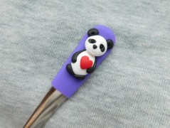 Lžička s autobusem.