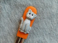 Lžička s autobusem.