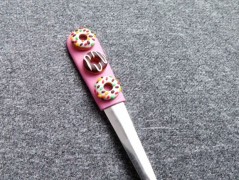 Lžička s autobusem.