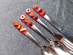 Lžička s autobusem.