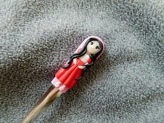 Lžička s autobusem.