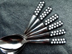 Lžička s autobusem.