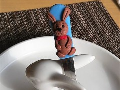 Lžička s autobusem.