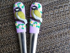 Lžička s autobusem.