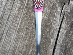 Lžička s autobusem.