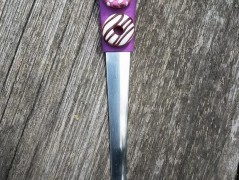 Lžička s autobusem.