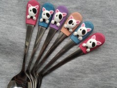 Lžička s autobusem.