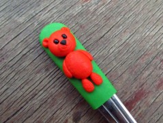 Lžička s autobusem.