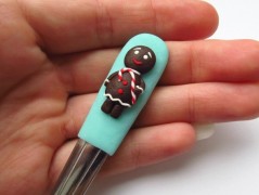 Lžička s autobusem.