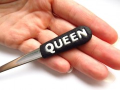 Lžička s autobusem.