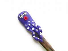 Lžička s autobusem.