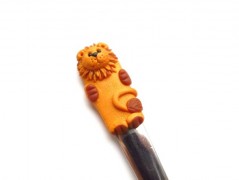 Lžička s autobusem.