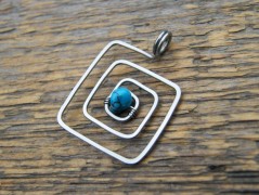 H jako Hana..přívěsek z chir. oceli