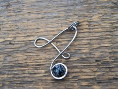 H jako Hana..přívěsek z chir. oceli