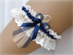 OZDOBA S FRANCOUZSKÝM ZÁVOJEM