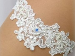 OZDOBA S FRANCOUZSKÝM ZÁVOJEM