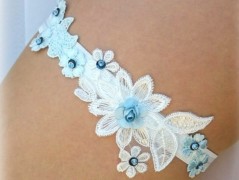 OZDOBA S FRANCOUZSKÝM ZÁVOJEM