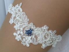 OZDOBA S FRANCOUZSKÝM ZÁVOJEM