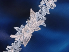 OZDOBA S FRANCOUZSKÝM ZÁVOJEM