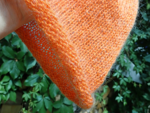 Dámská pomerančová čepice čepice lehká hřejivá 