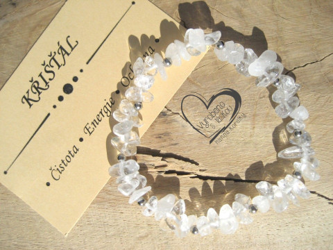 PRUŽNÝ NÁRAMEK S MINERÁLEM KŘIŠŤÁL náramek minerál gumička zlomky minerální sekaný 