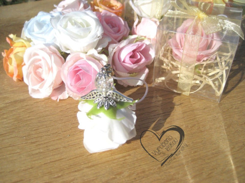 Anděl růžička v dárkovém balení 1. přívěsek anděl andílek křídla andělíček andělé andílci andělíčci na mobil andělské na klíče na peněženku 