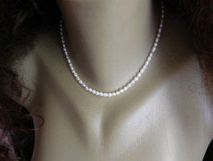 Náhrdelník - bíé perly s nerezem