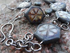 Sluncem zalitý dvůr