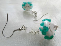 Sluncem zalitý dvůr